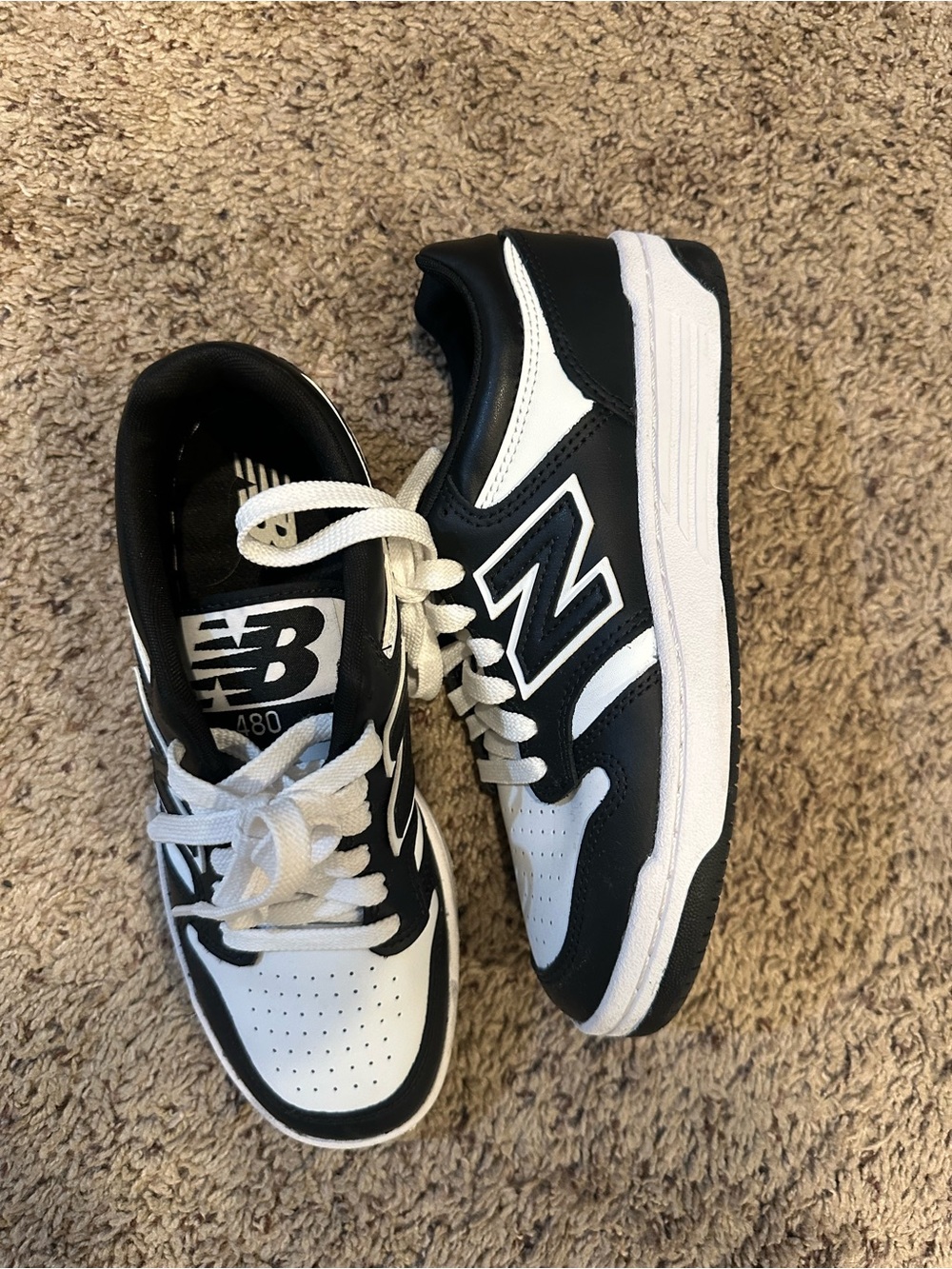 New Balance kids 5Y Black & White Low-Top Sneakers